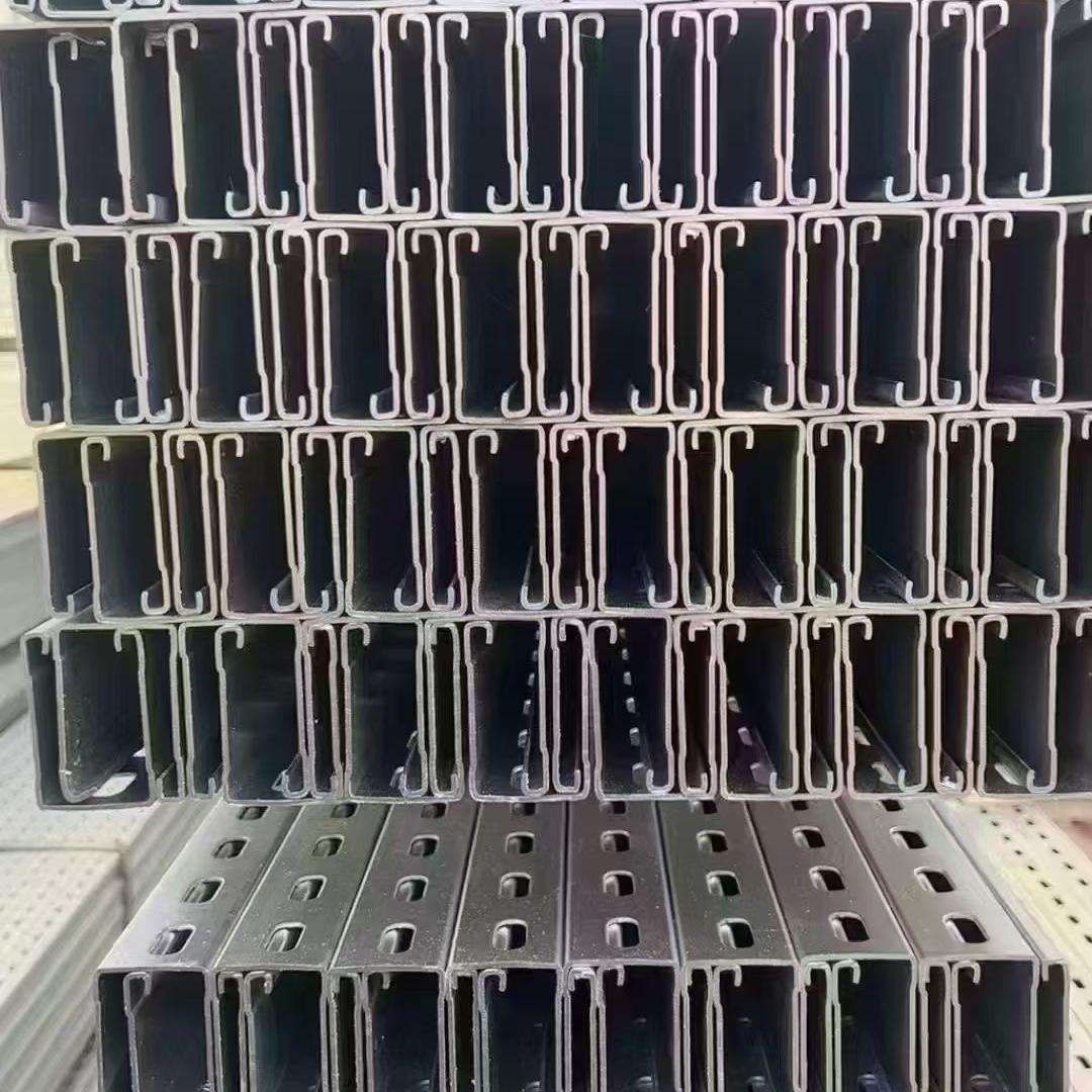 c型鋼光伏支架,高強(qiáng)度防風(fēng)抗震,分布式光伏系統(tǒng)必備神器?